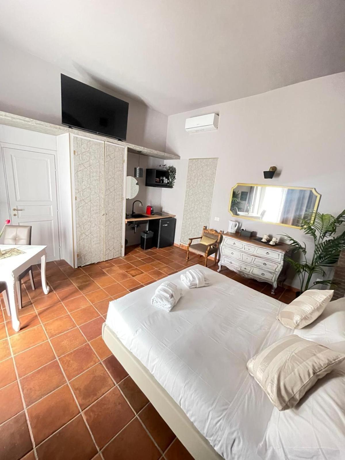 Lucilla'S Suite San Pietro Station Roma Ngoại thất bức ảnh